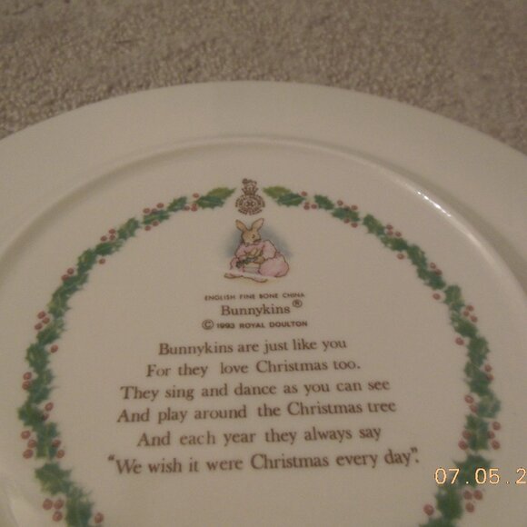 VINTAGE Royal Doulton BUNNYKINS 8" Plate Merry Christmas England UK Bone China - Picture 2 of 3